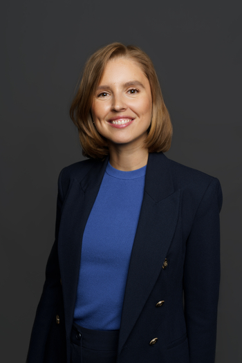 Бастықтарымен жыныстық қатынасқа түскен жұмысшылардың порносын көріңіз