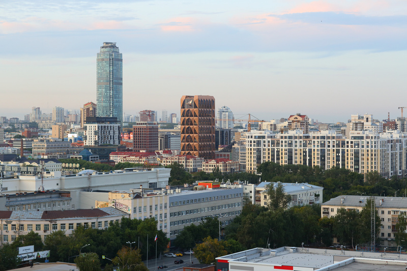 Әйелі ваннада жатқанда күйеуі күңді трахает Аннастасия Заворотнюкпен порно
